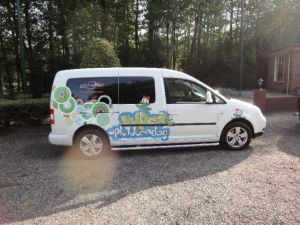 De auto van de stichting Opkikker