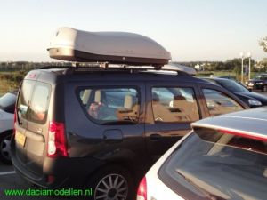 Dacia met dakkoffer