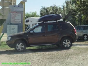 Dacia met dakkoffer