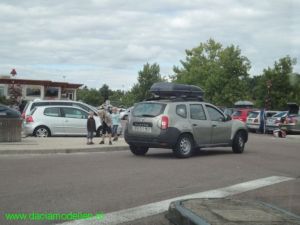 Dacia met dakkoffer