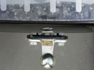 Een scheve trekhaak onder de Dacia Duster