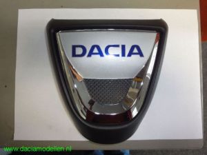 daciamodellen - een nieuw logo op mijn logan mcv