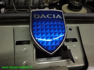 daciamodellen - een nieuw logo op mijn logan mcv