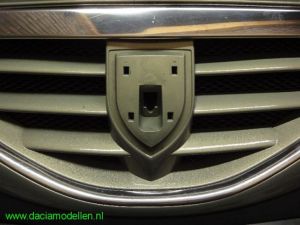 daciamodellen - een nieuw logo op mijn logan mcv