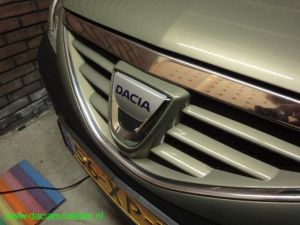 daciamodellen - een nieuw logo op mijn logan mcv