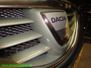 daciamodellen - een nieuw logo op mijn logan mcv