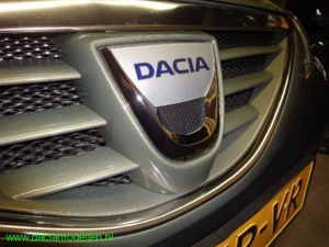 daciamodellen - een nieuw logo op mijn logan mcv