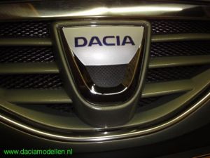 daciamodellen - een nieuw logo op mijn logan mcv