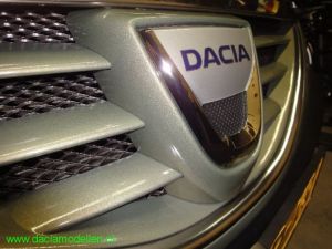 daciamodellen - een nieuw logo op mijn logan mcv