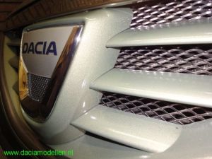 daciamodellen - een nieuw logo op mijn logan mcv