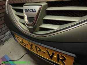 daciamodellen - een nieuw logo op mijn logan mcv