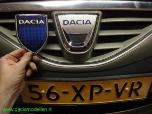 daciamodellen - een nieuw logo op mijn logan mcv