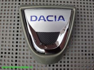 daciamodellen - een nieuw logo op mijn logan mcv