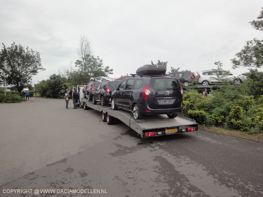 Dacia's op transport na Dacia Fandag 2012