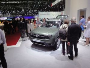 De Dacia duster Delsey in de kleur Gris olive