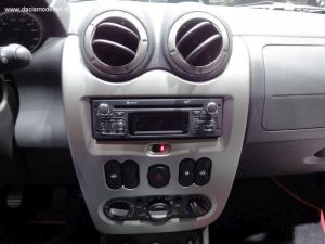 De Dacia duster Delsey in de kleur Gris olive