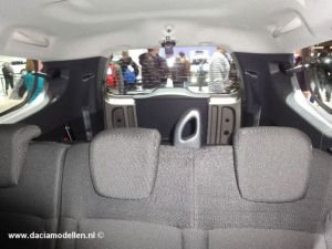 Dacia Lodgy achterklep niet geheel bekleed
