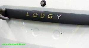 dacia-lodgy-tijdens-de-produktie-in-de-fabriek-in-marokko-14