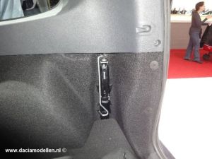 De opbergpositie van de krik in de Dacia Lodgy