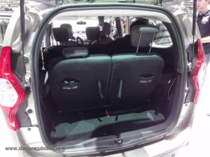 Derde zitrij in de Dacia Lodgy
