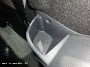 Groot opbergvak bij derde zitrij Dacia Lodgy