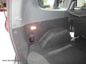 opbergpostie sleepoog en wielmoersleutel Dacia Lodgy