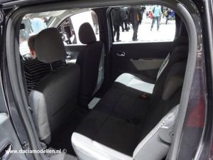 zicht op de 2e zitrij van de Dacia Lodgy