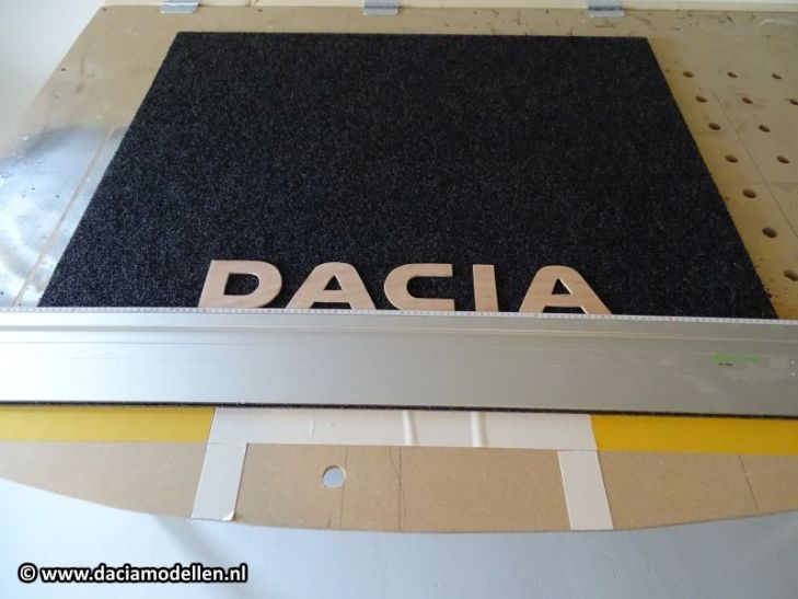 Bagagevloer van de Dacia Lodgy aanpassen