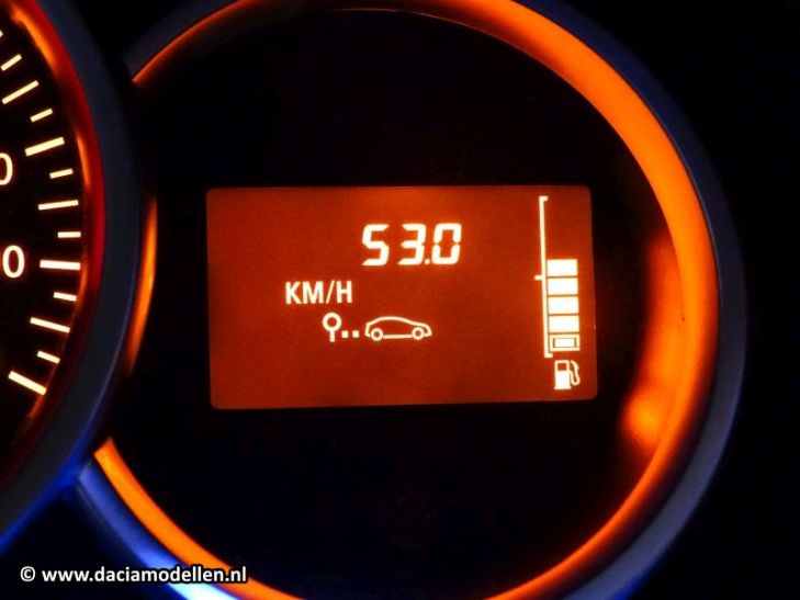 Boordcomputer van onze Dacia