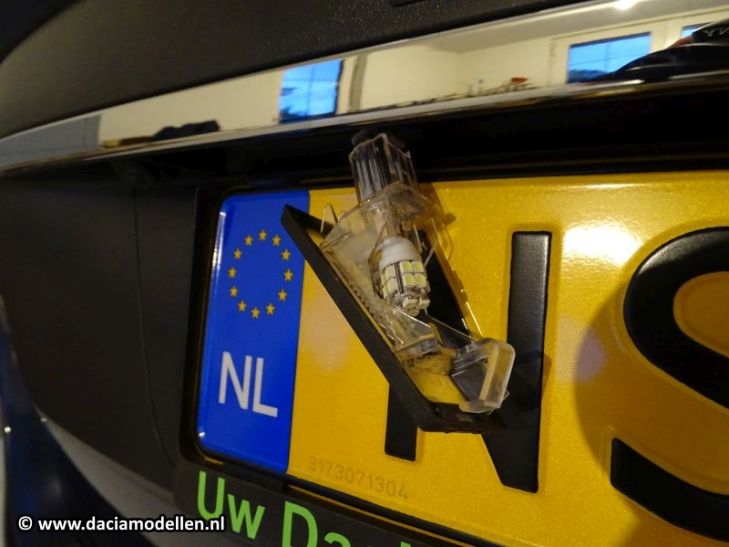 Kenteken met ledlampen verlichten