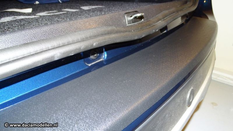 Bumperbescherming aanbrengen bij de Lodgy