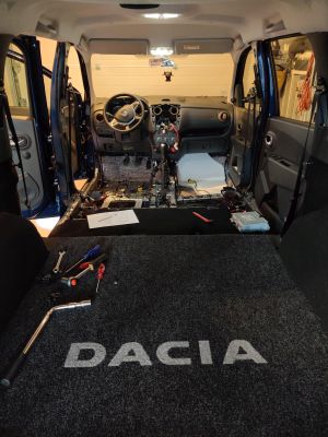 Een bijna leeg interieur